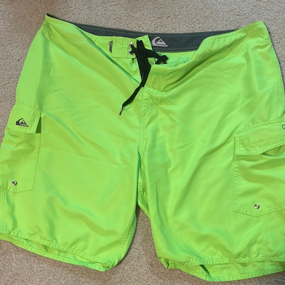 Like new board shorts quicksilver